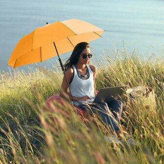 Fare Travelmate 6139 strandparasol en paraplu in &eacute;&eacute;n - oranje